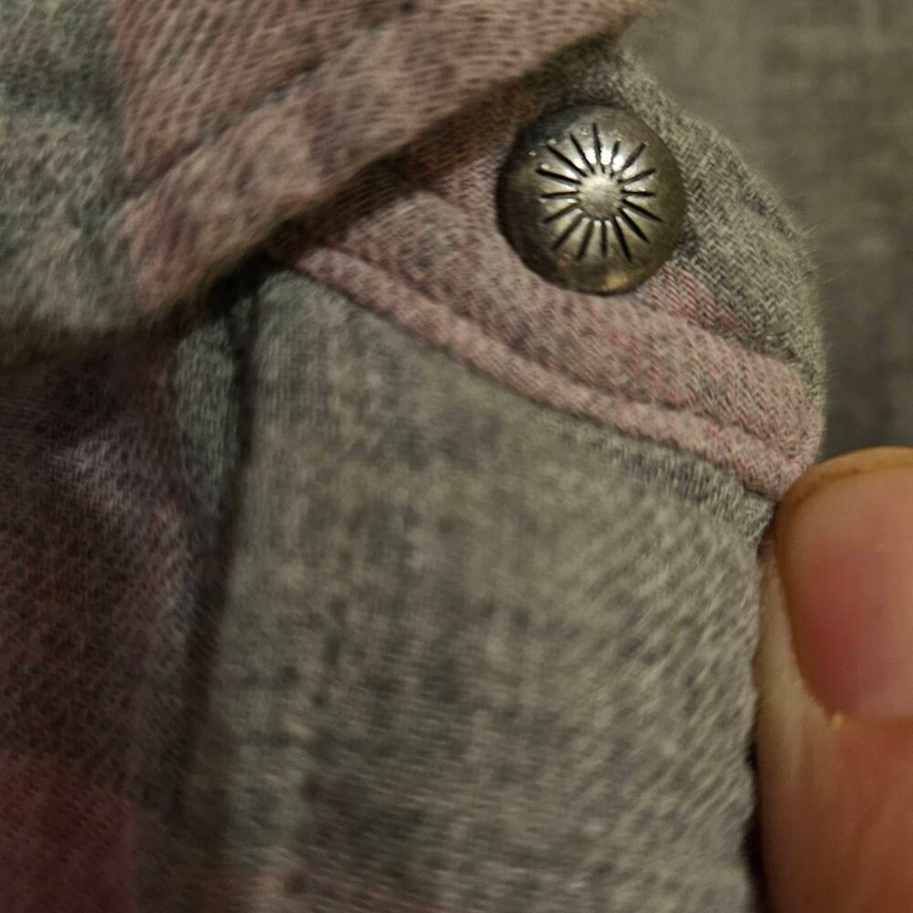 Faherty women's pink and gray reversible flannel shirt - Picture 4 of 7